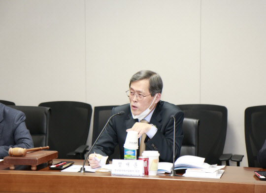 정재훈 한국원자력산업협회 회장이 지난 27일 서울 중구 한국수력원자력 아랍에미리트(UAE) 사업처에서 열린 정기총회에서 발언하고 있다. <한국원자력산업협회 제공>